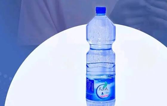 ውሃ 1 ሊትር